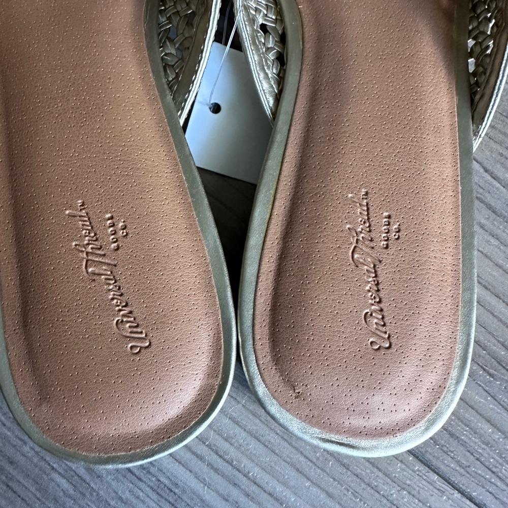 Universal Thread Gold Woven Slides NWT SZ 7.5 - Picture 3 of 8